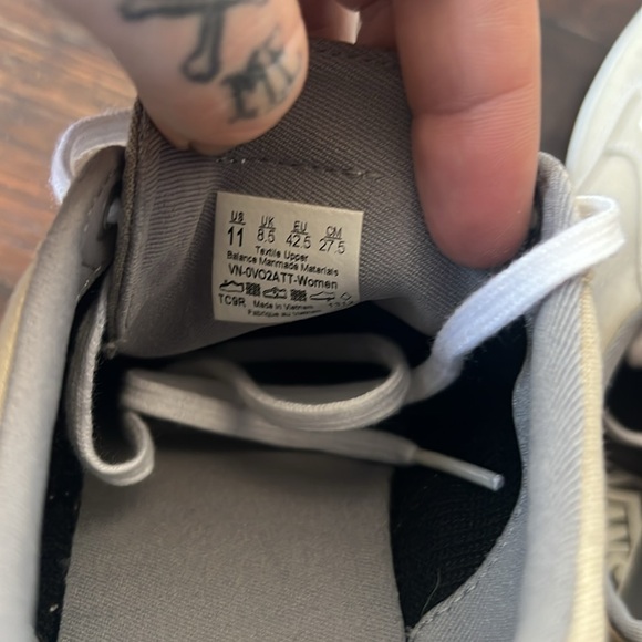 Men’s low top vans shoes size 11 - Picture 4 of 5